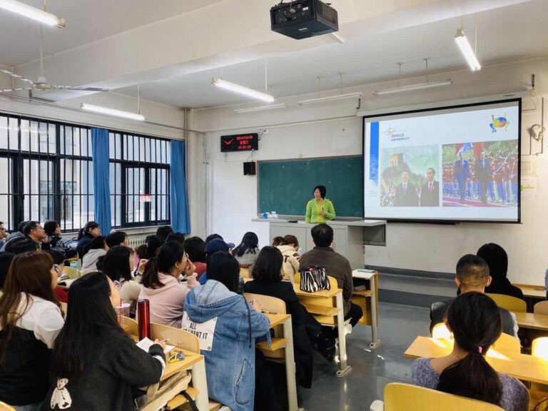 Kuliah Umum Cross Culture Indonesia-China di Hebei Normal University, China