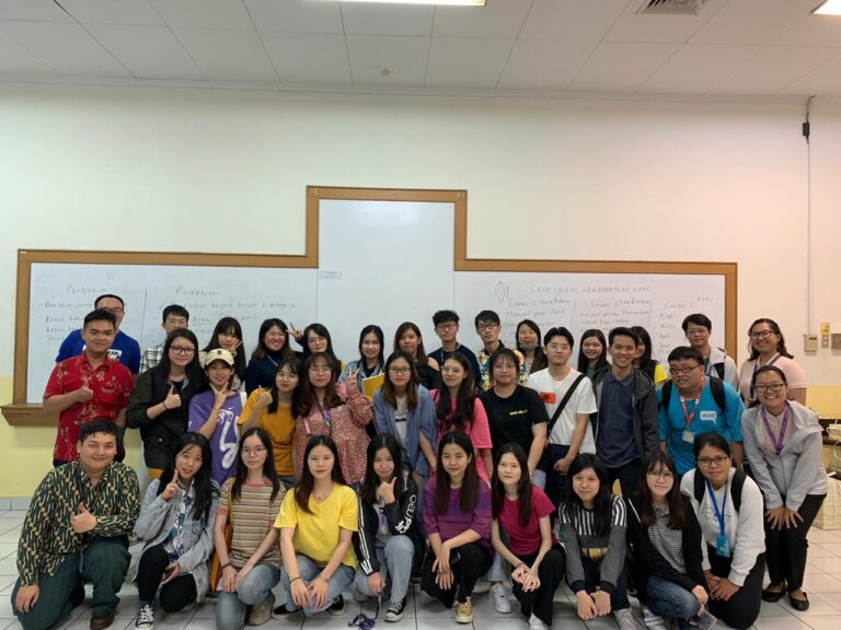 中国印尼语专业交换生与建国大学中文系学生共同学习活动