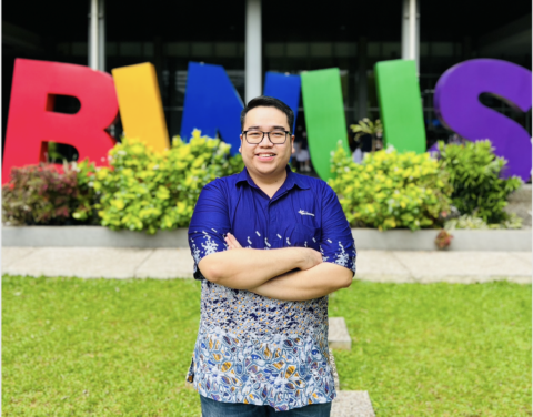 Dr. Jureynolds, SS., M.Litt.