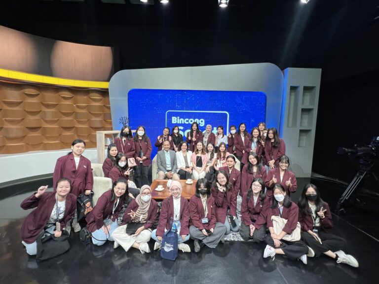 Mahasiswa Sastra China BINUS Belajar Menjadi Reporter Bahasa Mandarin