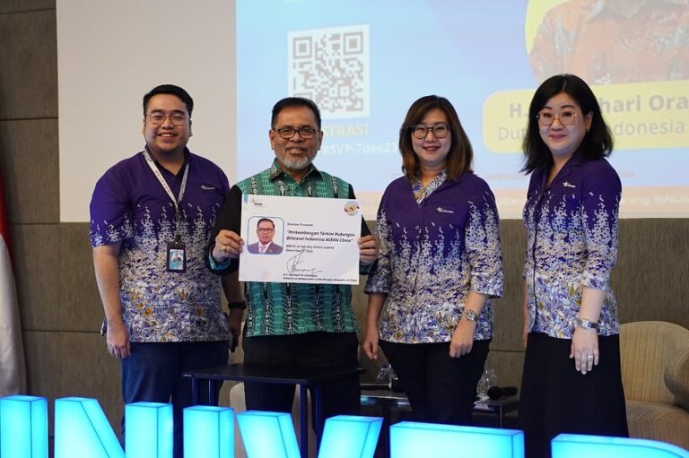 Studium Generali bersama Dubes Republik Indonesia untuk Republik Rakyat Tiongkok, Djauhari Oratmangun