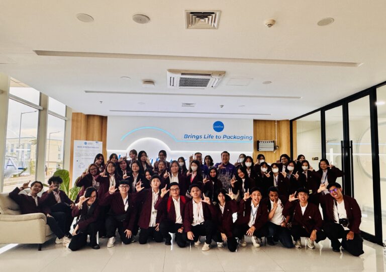 Kunjungan Industri ke PT Lami Packaging Indonesia (LAMIPAK)